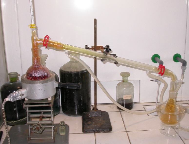 hno3_w_trakcie_destylacji.jpg